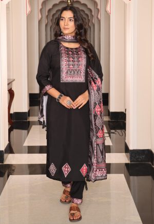 Charming Black Viscose Simme Kurti with Floral Work & Hand Embroidery - Image 3